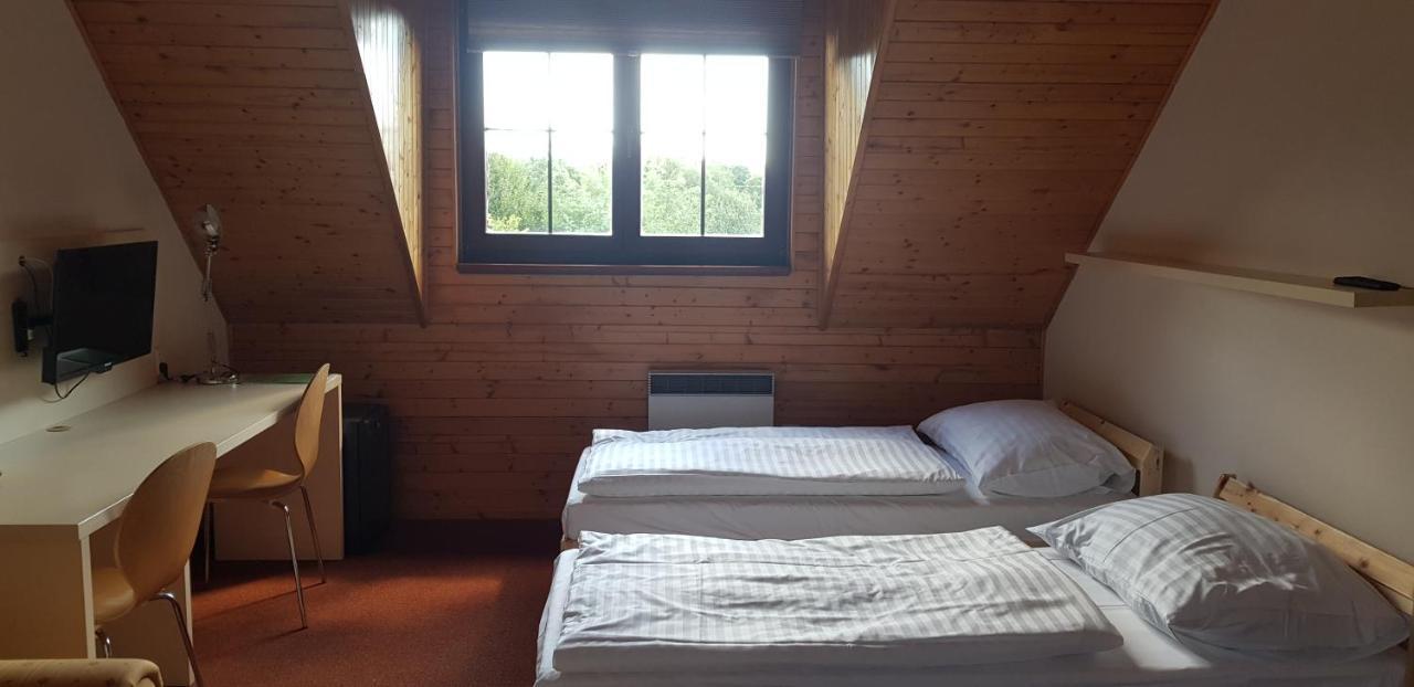 Sporthotel Kácov Kültér fotó