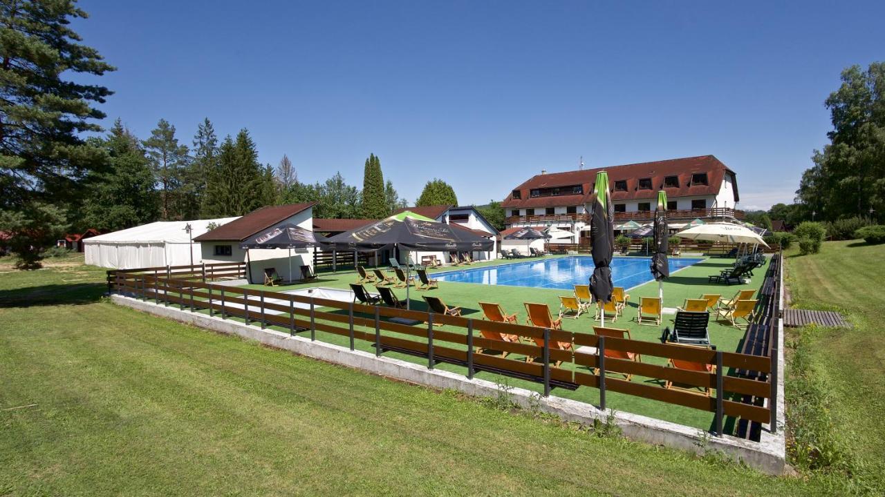 Sporthotel Kácov Kültér fotó