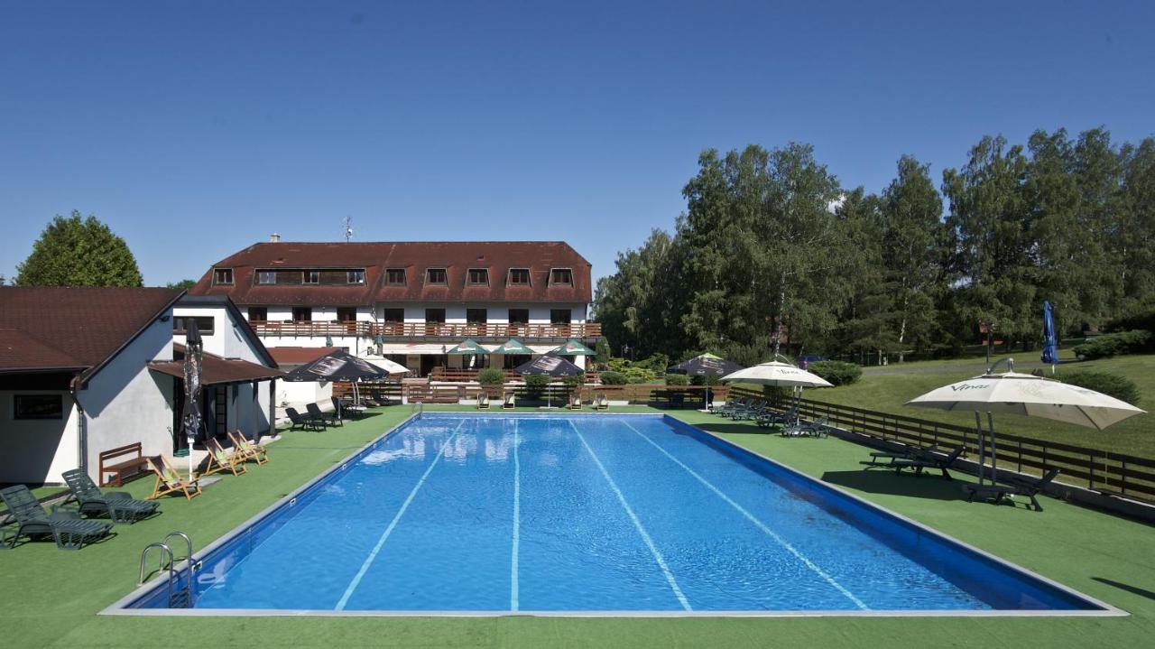 Sporthotel Kácov Kültér fotó