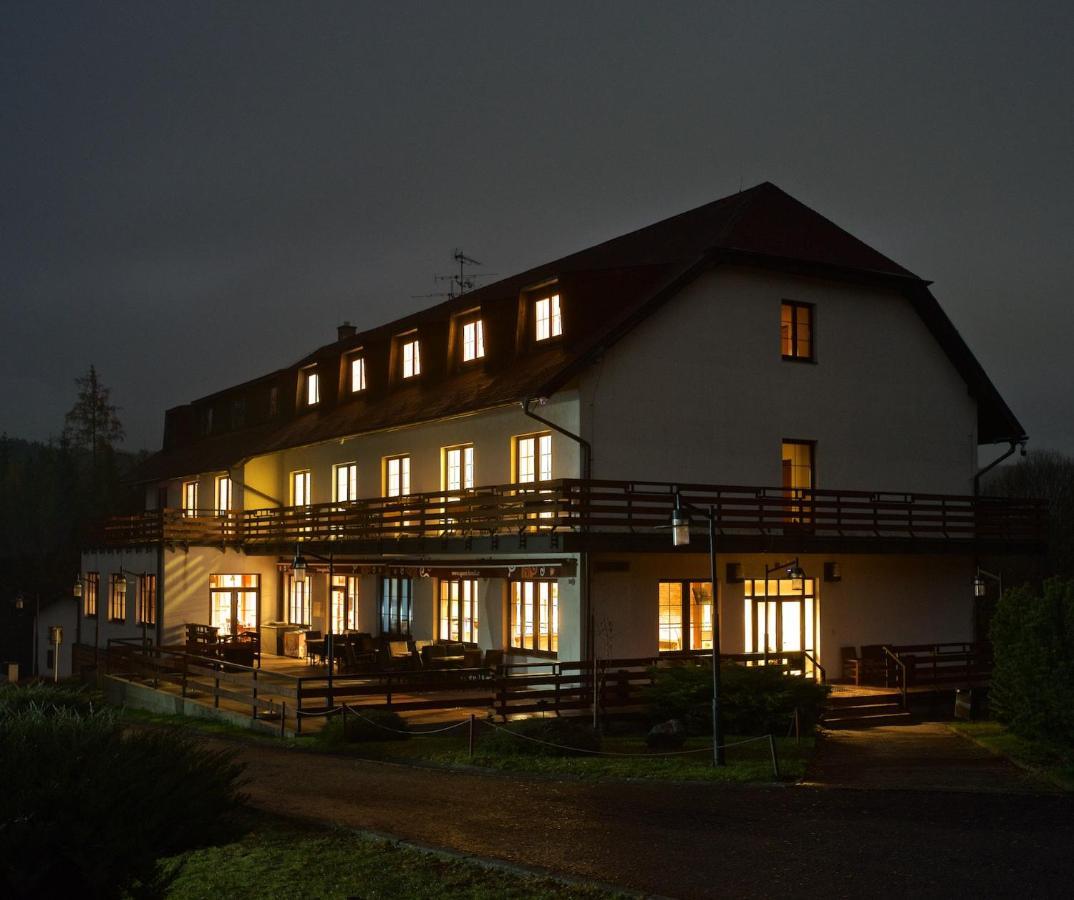 Sporthotel Kácov Kültér fotó